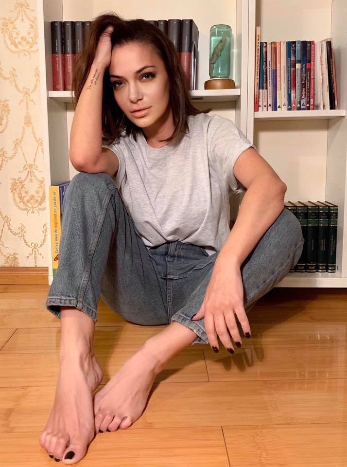 Andreea Antonescu Feet