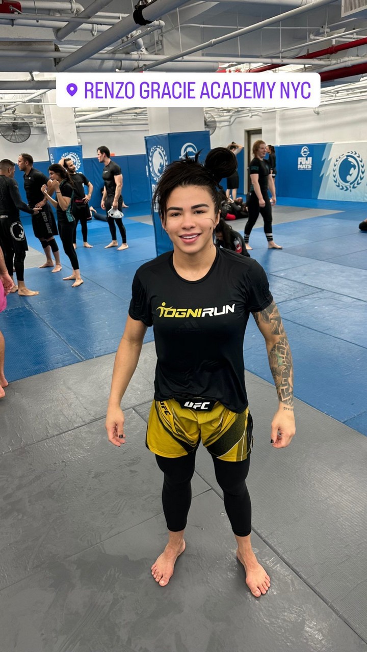 Claudia Gadelha Feet