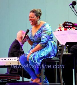 Dianne Reeves Feet