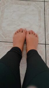 Giovana Feet