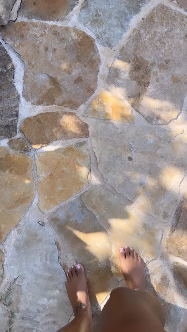 Jasmin Brown Feet