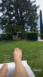 Jennifer Holland Feet