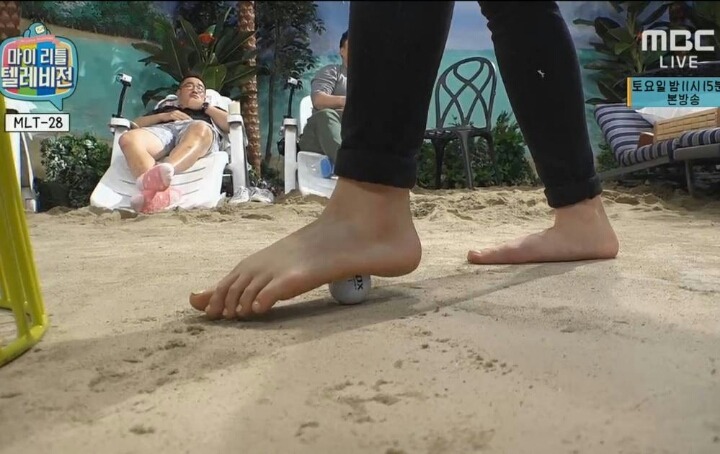 Jun Hyo Seong Feet