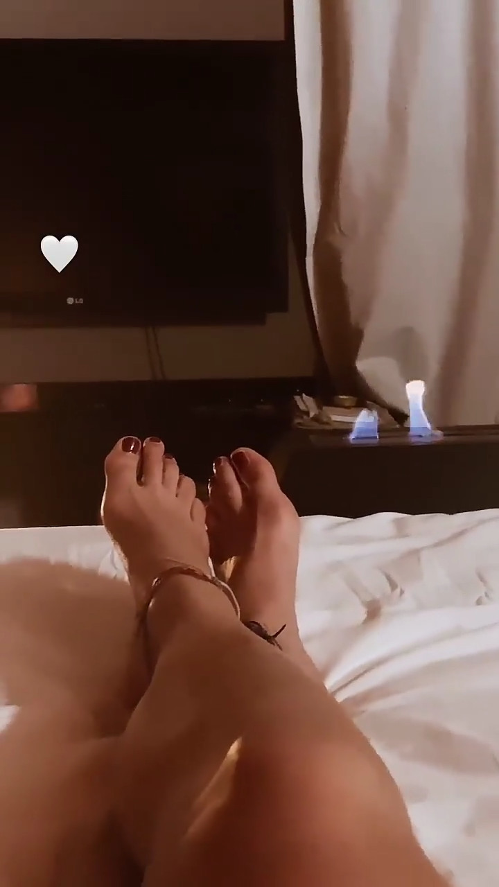 Linda Santaguida Feet