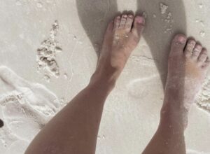 Raelynn Feet