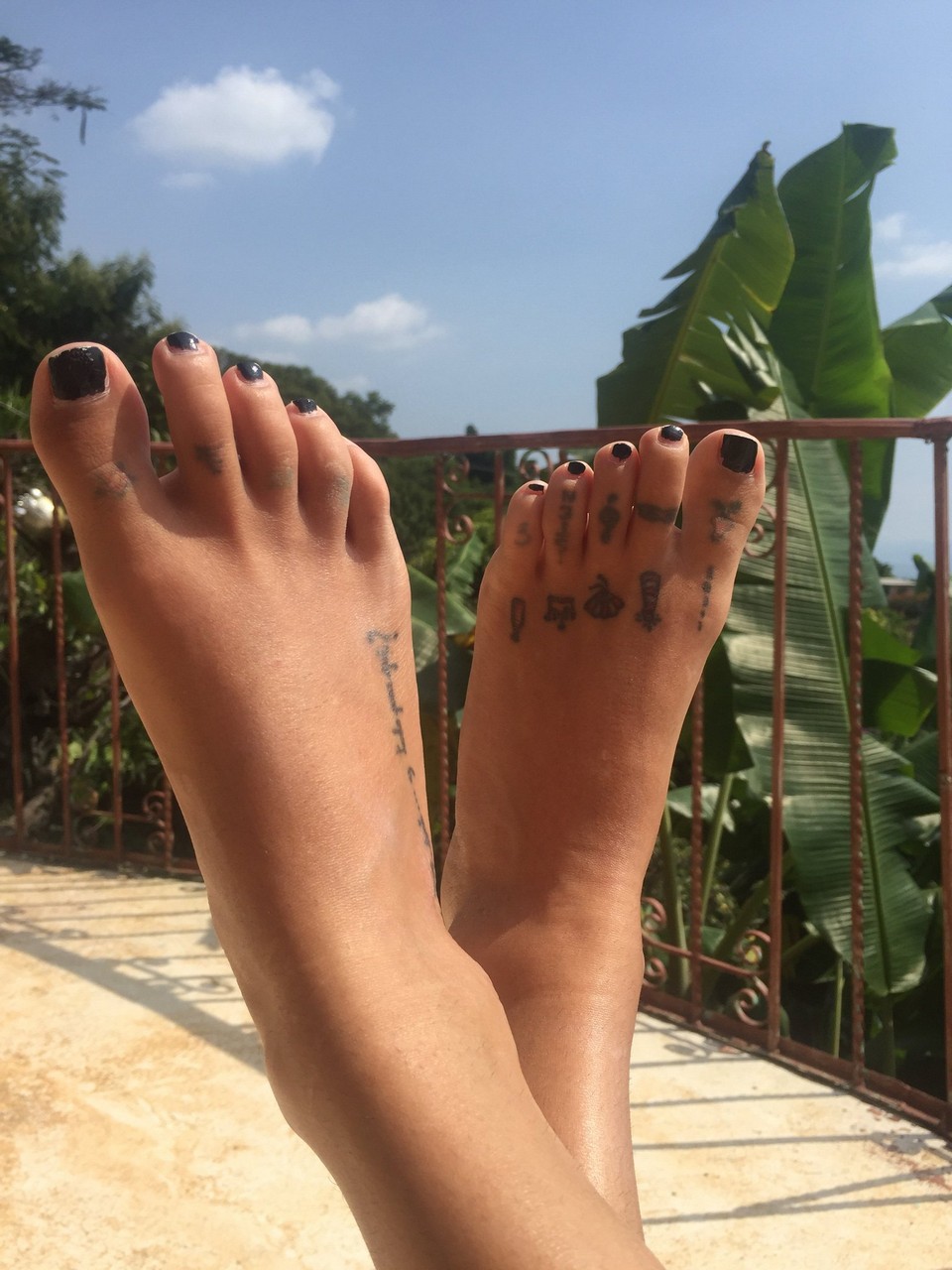 Alejandra Urdia N Feet