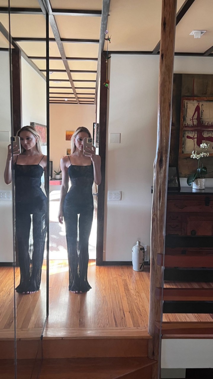 Alexis Ren Feet