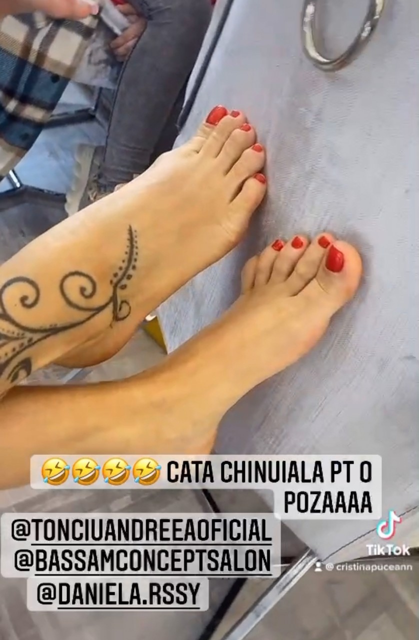 Andreea Tonciu Feet