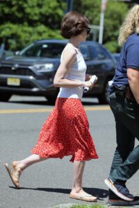 Anne Hathaway Feet