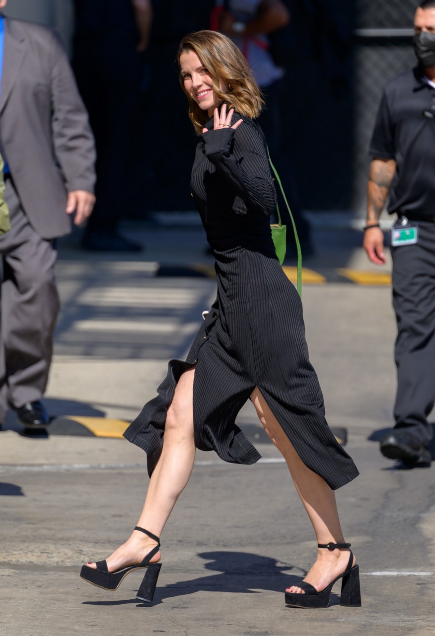 Betty Gilpin Feet