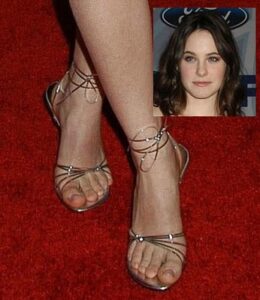 Caroline Dhavernas Feet