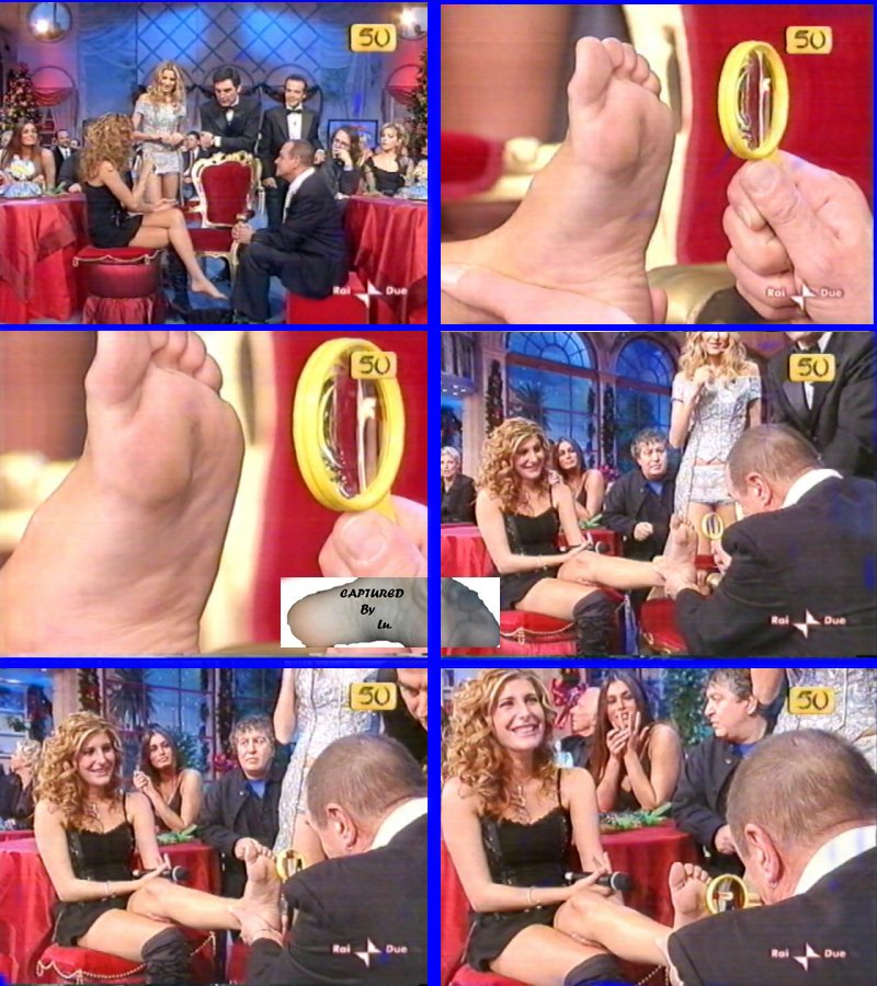 Giada De Blank Feet