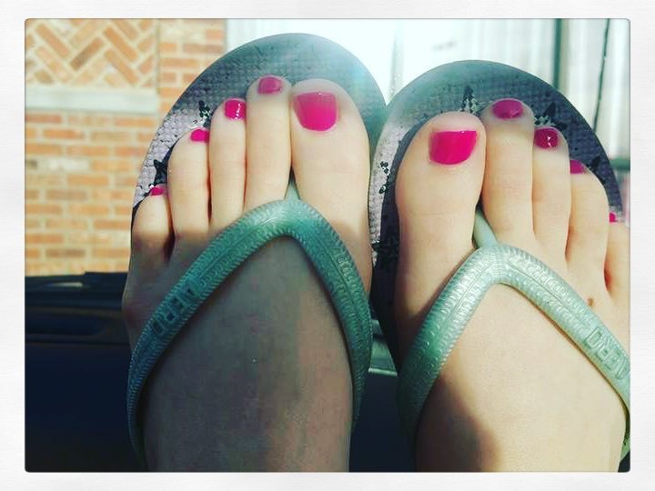 Kira Peacock Feet