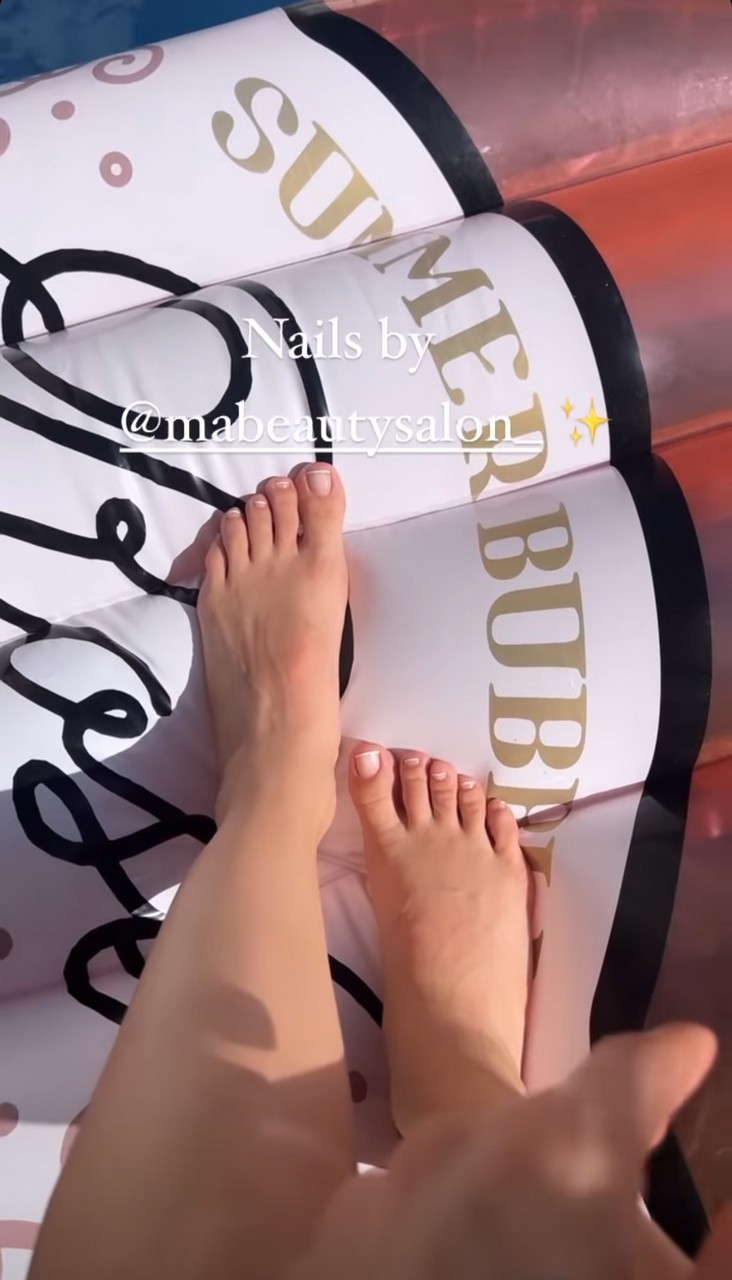 Melanie Pavola Feet