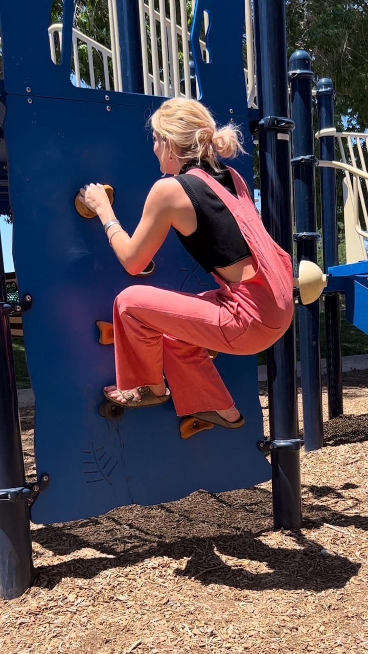 Willow Shields Feet