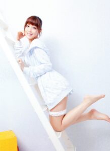 Y Ko Hikasa Feet